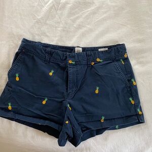 GAP WOMANS NAVY BLUE CITY SHORTS PINEAPPLE DESIGN SIZE 10